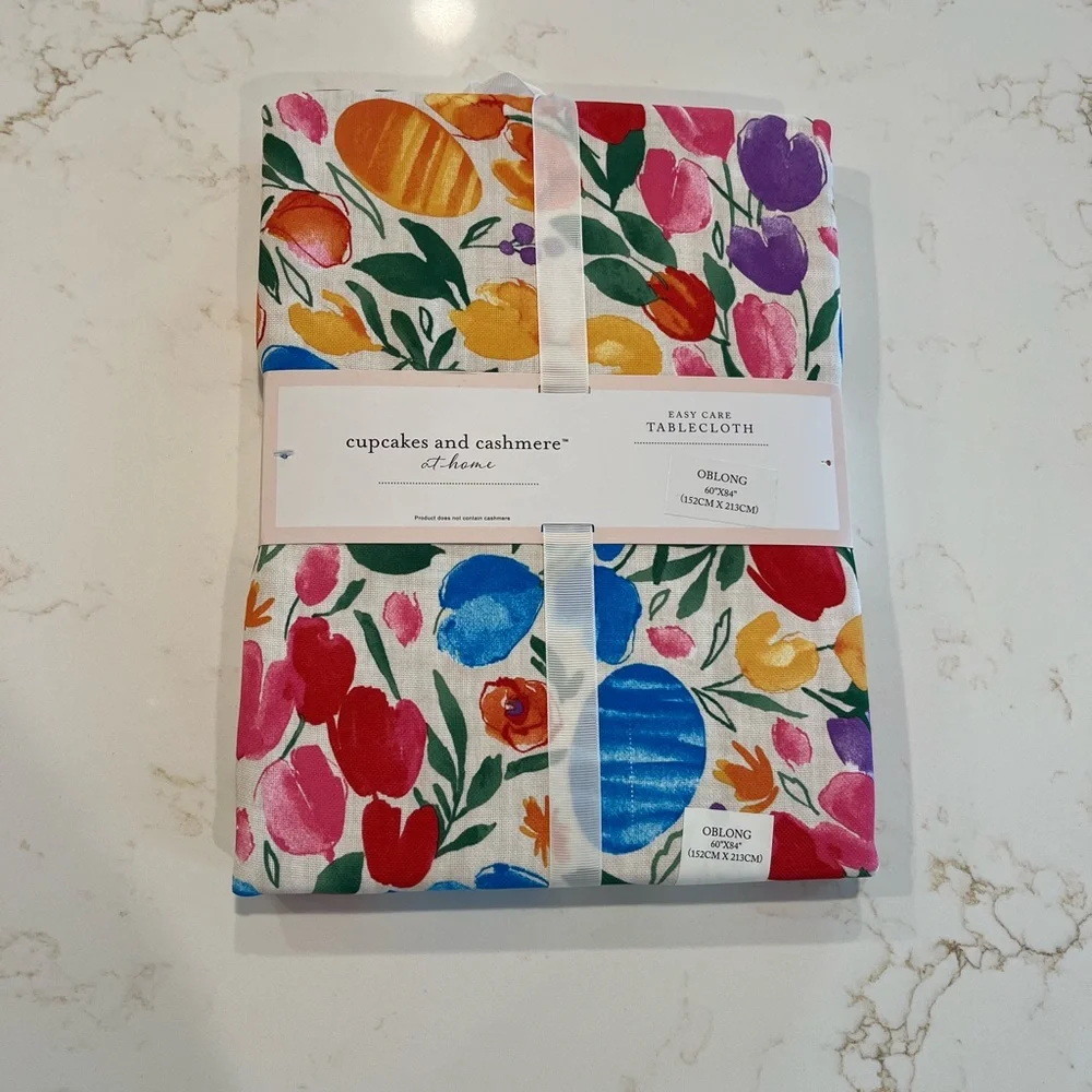 Cupcakes And Cashmere At Home table cloth - Picture 3 of 4